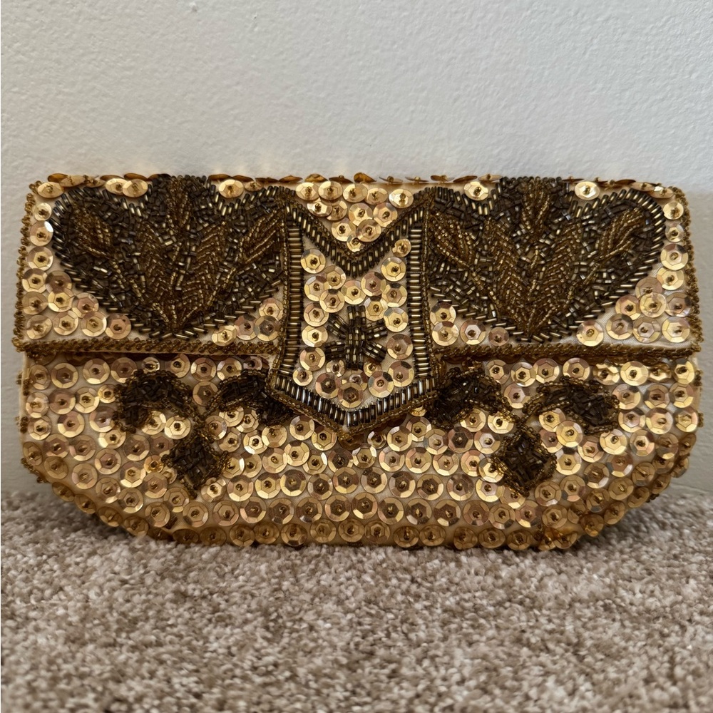 Elegant Gold Sequin Clutch